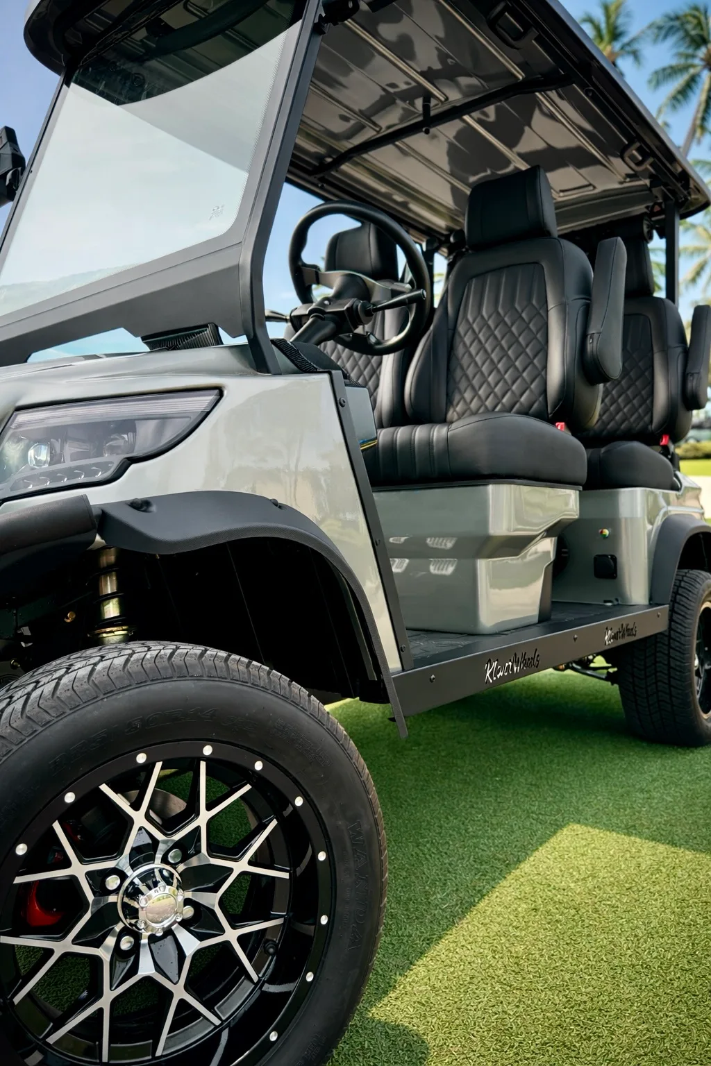 KleverDiamond-4L Solar — Ultra-Luxury AWD 4-Seat Electric Golf Cart with 280 W Solar Roof thumbnail 4